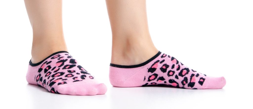 Beste sokkenproducent, als een sok onzichtbaar moet zijn op mijn huid, waarom maak je ’m dan blauw?!